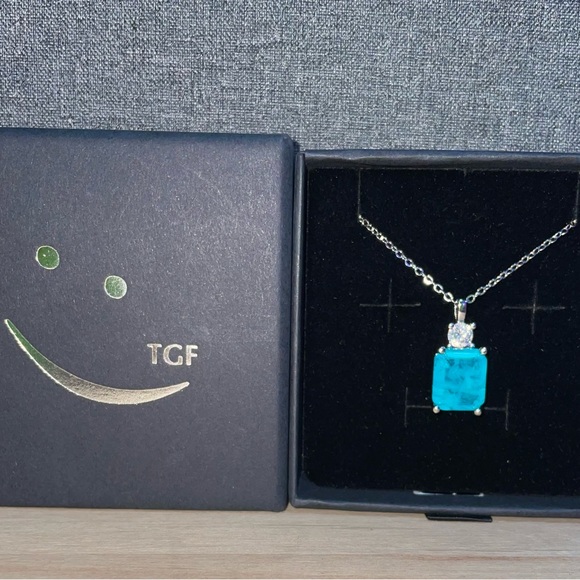 Radiant Cut 4 ct tw Natural Brazilian Paraiba Tourmaline Gemstone Necklace - Picture 2 of 2